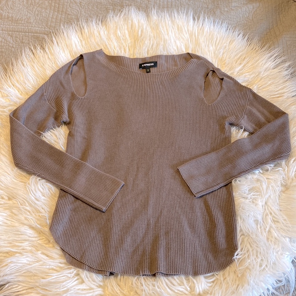 Express women’s sweater, hazy taupe color, slight purple undertones, size M.